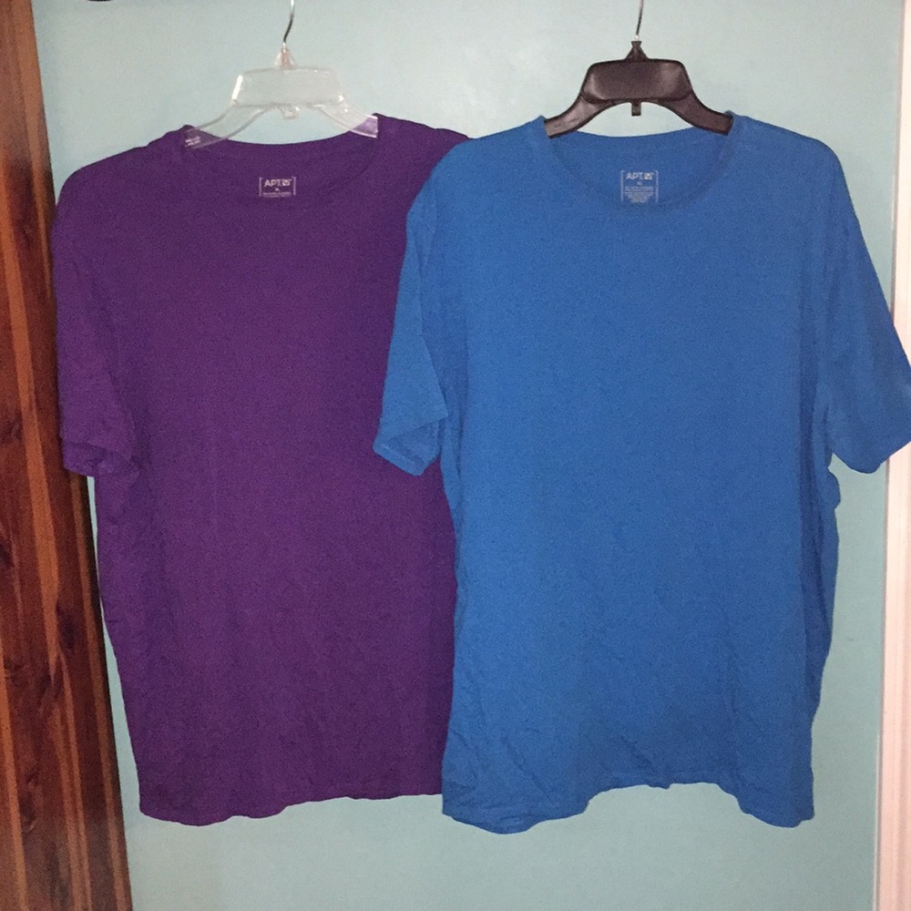 2 men's Apt 9 tee shirts